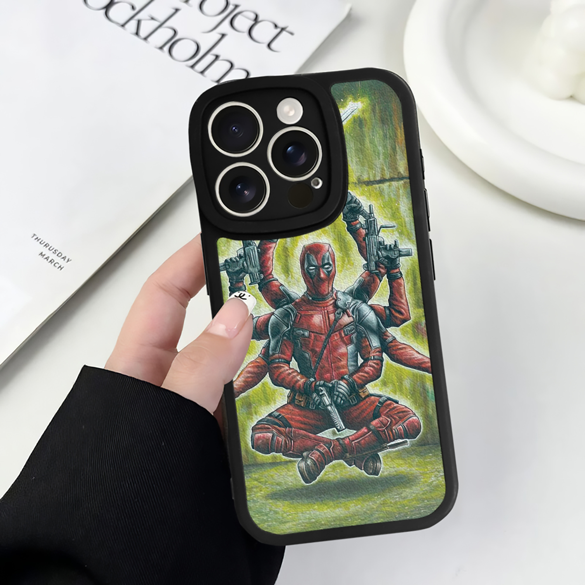 （画像用） Deadpool デッドプール 【iPhone 16シリーズ対応】シリコンスマホケース（レザー調） 材質：シリコン